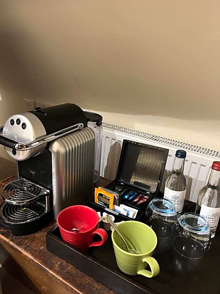 Cat and Custard Pot Inn