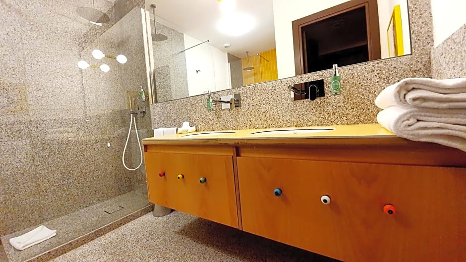 OMAMA Hotel