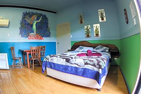 Bungalow with Garden View