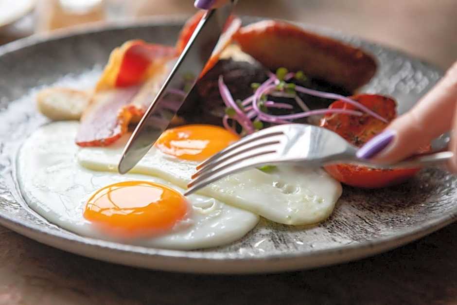 Burleigh Court Hotel