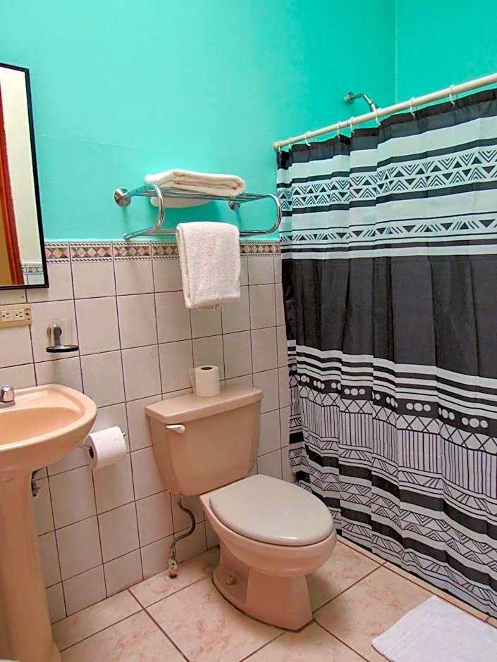 Hotel La Guaria Inn & Suites