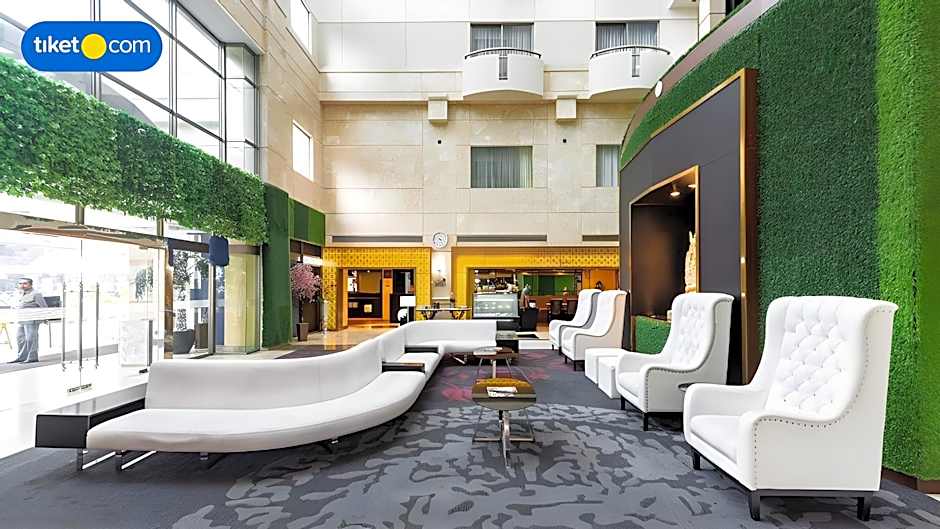 Surabaya Suites Hotel Powered by Archipelago