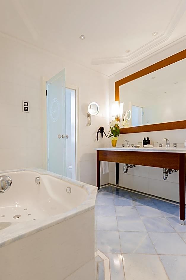 Excelsior Hotel Ernst