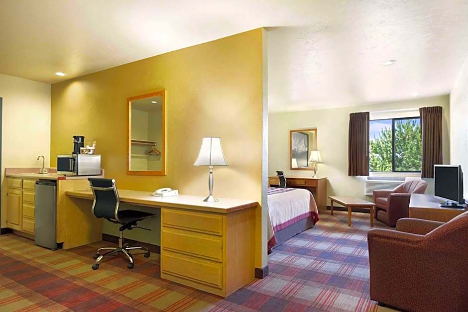 Super 8 by Wyndham Kennewick