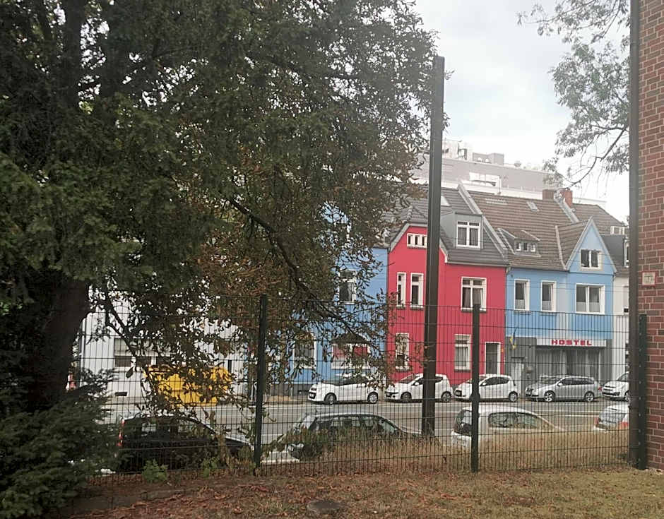 Adam's Hostel - Self Check-In & Only Private Rooms