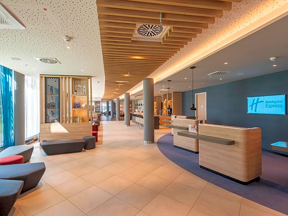 Holiday Inn Express Dusseldorf- Hauptbahnhof By IHG