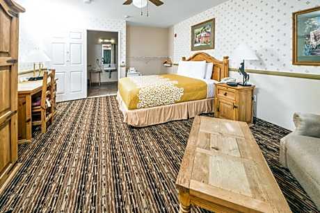 Queen Room with Roll-In Shower - Mobility Accessible/Non-Smoking