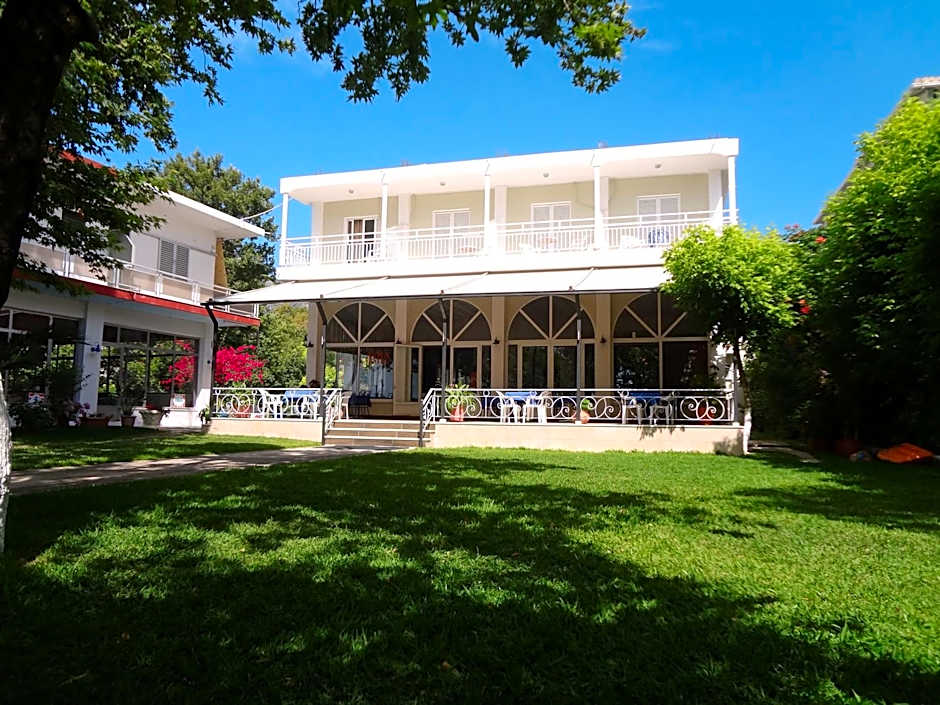 Avra Beach Hotel