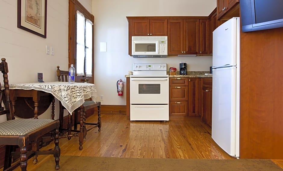 Island City House