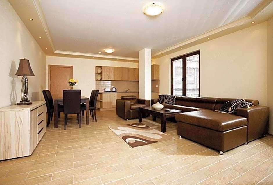 Parklands Hotel & Pool