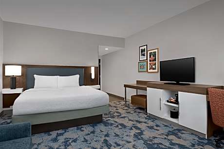 King Room with Roll-In Shower - Mobility and Hearing Access/Non-Smoking