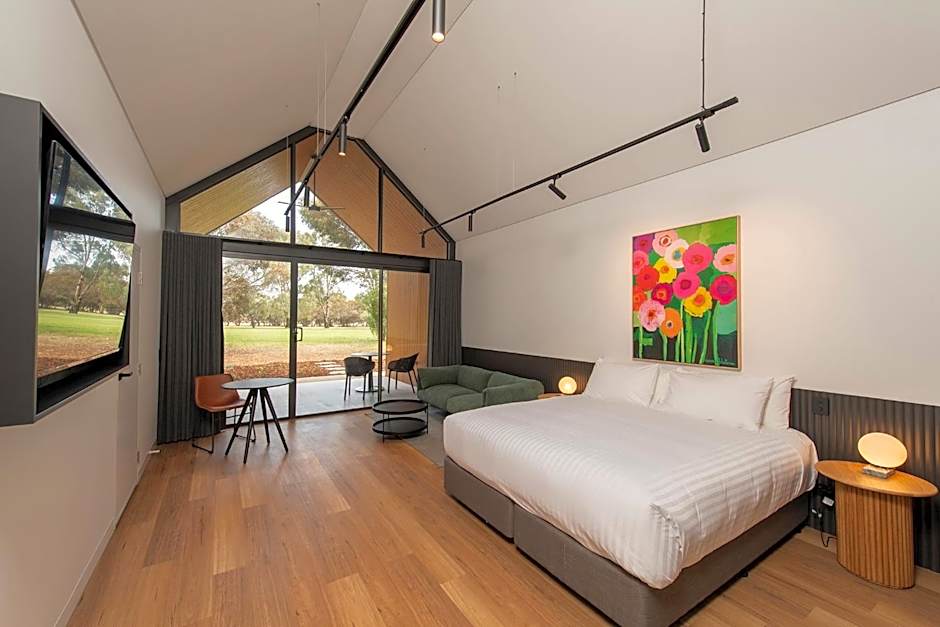 Studio 1 King Bed — 9 fotoğraftan 1. fotoğraf
