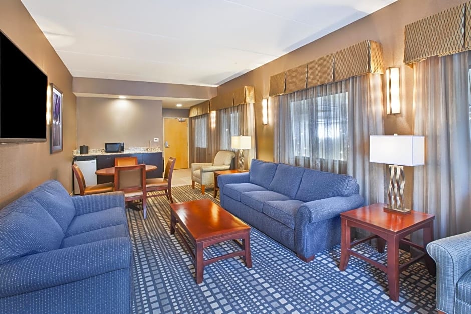 Holiday Inn Express & Suites Geneva Finger Lakes