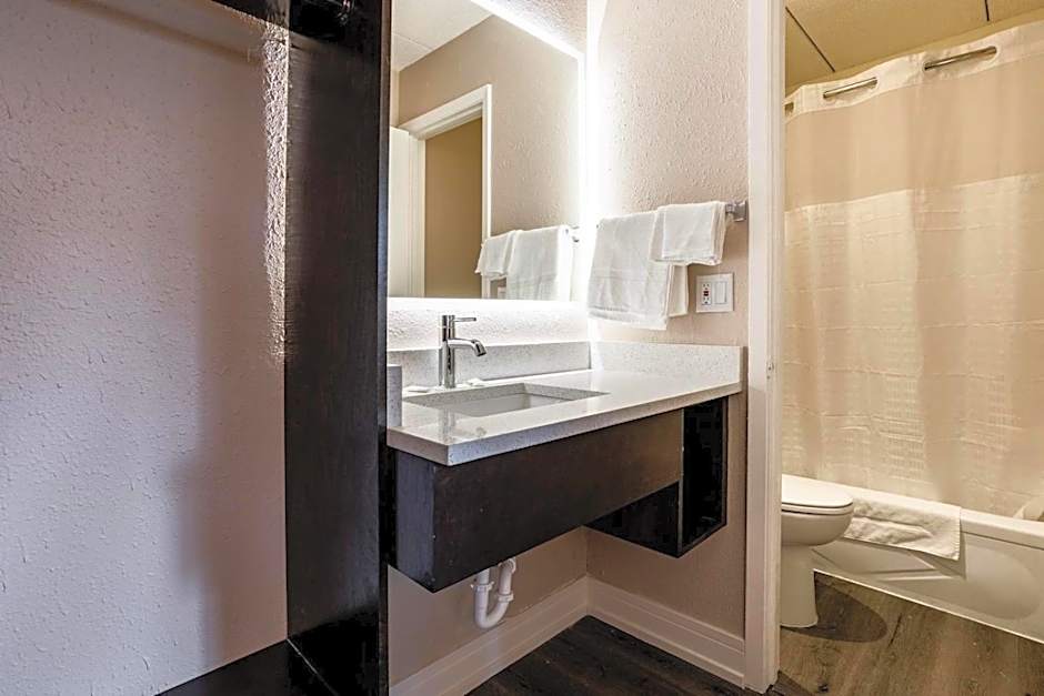 Super 8 by Wyndham Rockford South