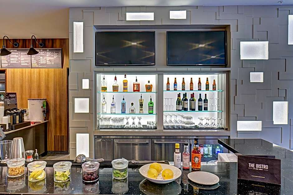 Courtyard by Marriott Appleton Riverfront