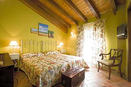 Twin Room with Private Bathroom