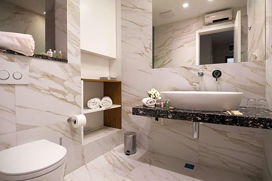 Residence by Vestibul Palace