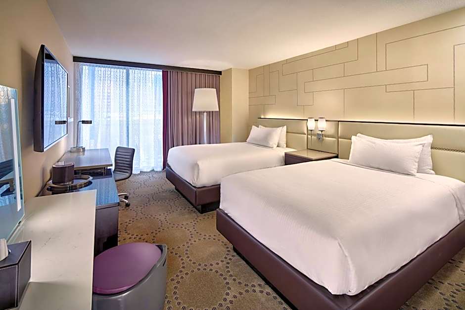 Photo 1 of 4 of Deluxe Mountain 2 Queen Beds, Strip View