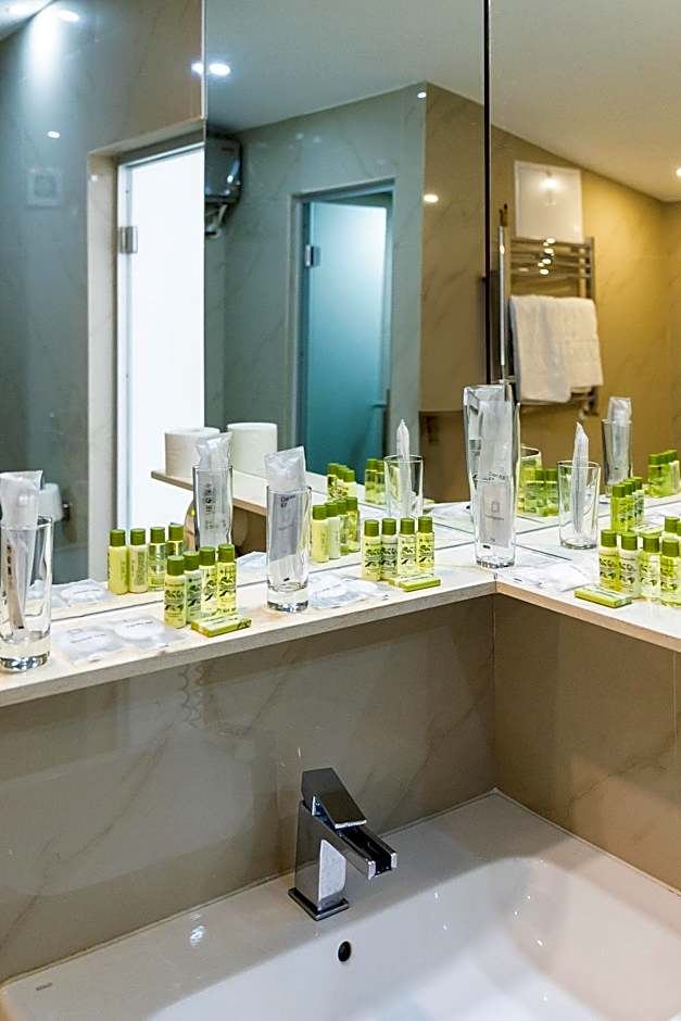 Hotel Christina Plus