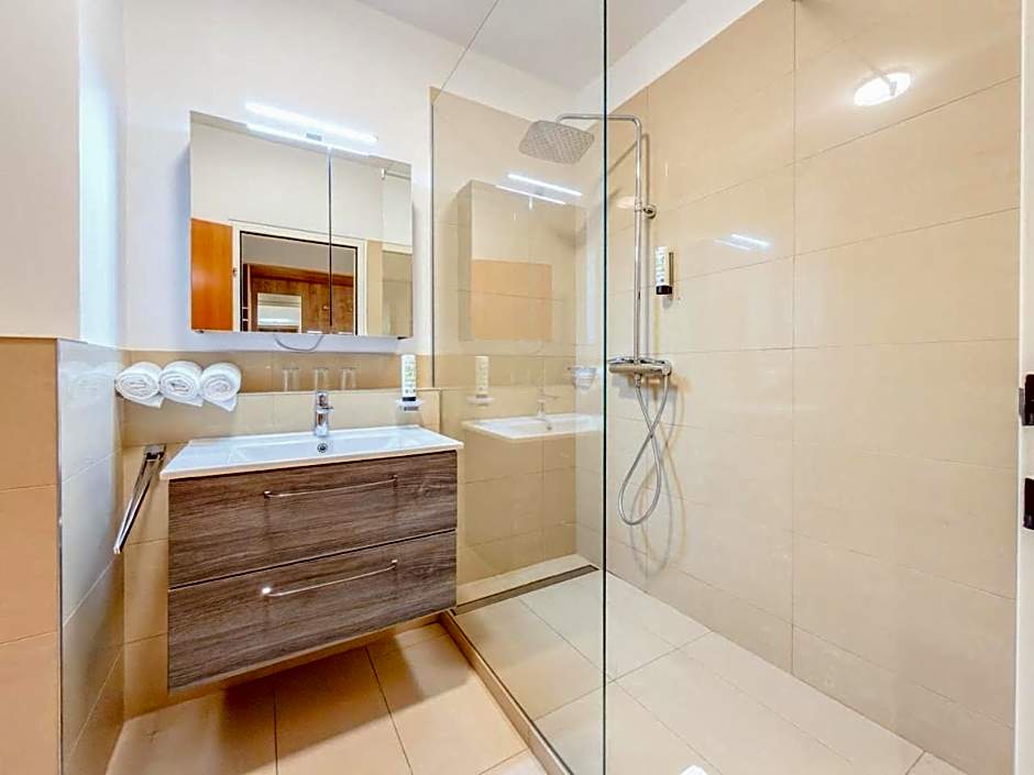 Hotel Sachsengang - free parking, near U1 & U2