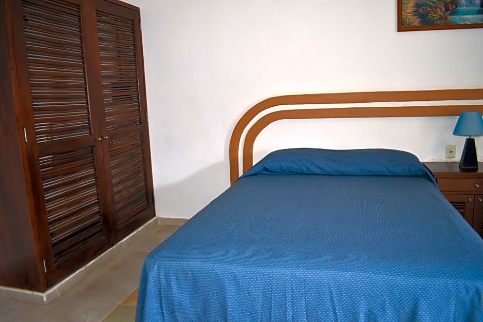 Hotel Plaza Almendros