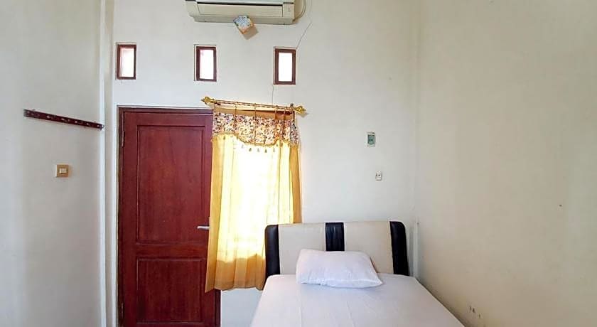 Griya Juanda Syariah near RS Dharma Husada Probolinggo Mitra RedDoorz