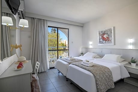 Triple Room (3 Adults)