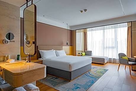 Standard King Room with City View