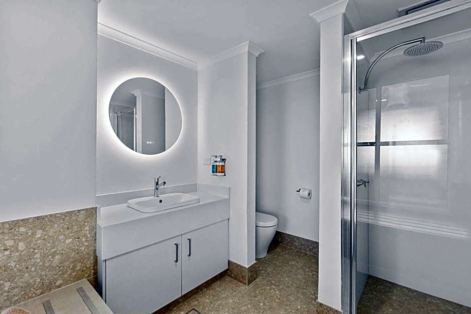 Moonlight Bay Suites