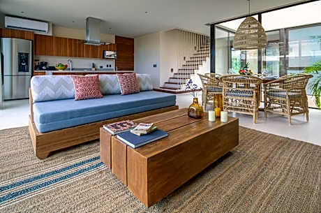 Premium 3 Bedroom Rooftop Apartment Private Pool Garden View 1 King, 4 Single Beds & 1 King Sofa Bed