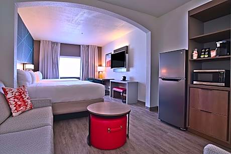 Queen Suite with Two Queen Beds and Sitting Area - Accessible/Non-Smoking