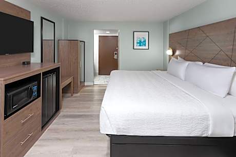 1 King Bed, Non-Smoking