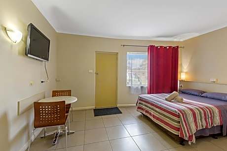 Standard Motel Room – Sleeps 2