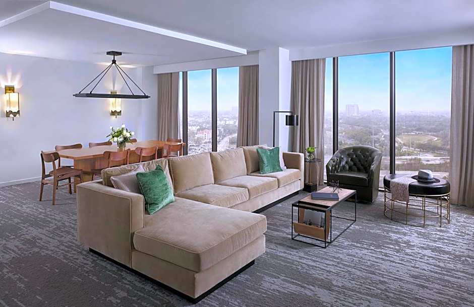 C. Baldwin, Curio Collection by Hilton