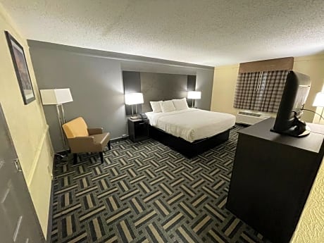 1 King Bed, Efficiency Suite, Non-Smoking
