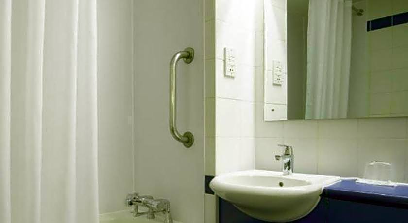 Travelodge Perth Broxden Junction