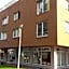 Martin City Stay - Elegant Apartment with Private Parking