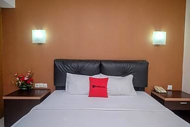 RedDoorz Plus @ Grand Populer Hotel Makassar
