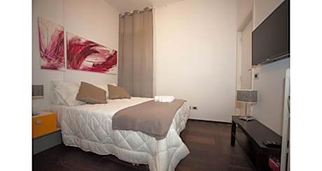 Camera Fuxia-Matrimoniale-Classica-Bagno in camera con doccia