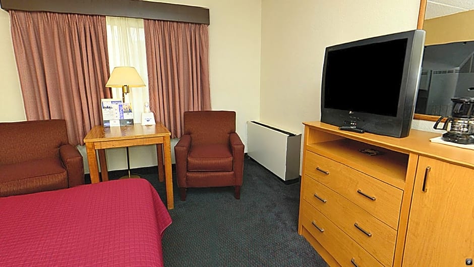 Americas Best Value Inn and Suites St. Cloud
