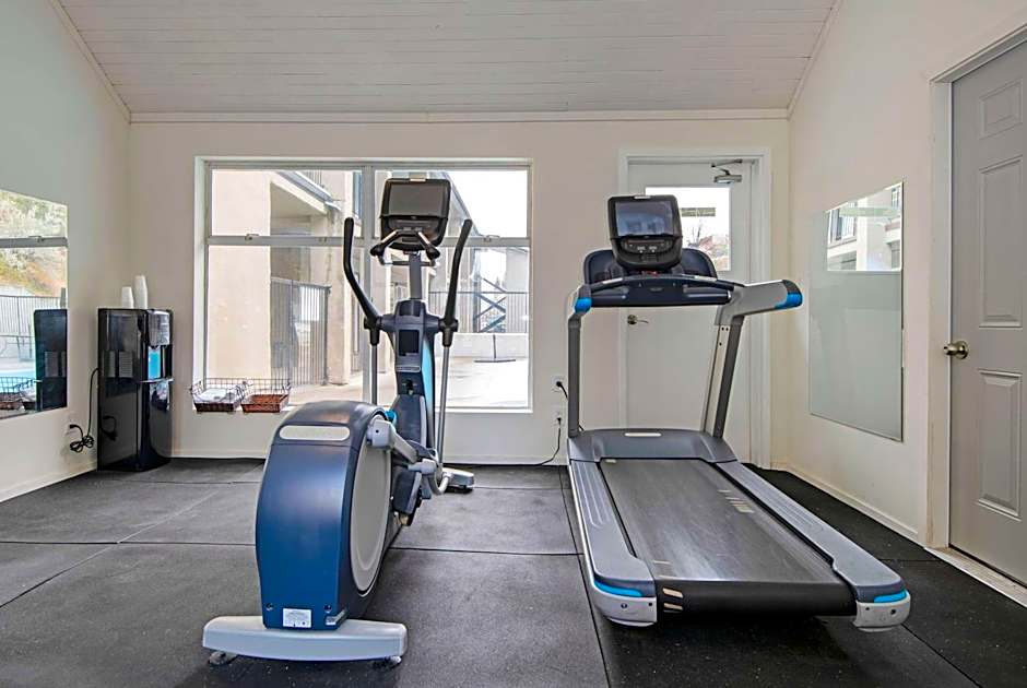 Travelodge by Wyndham Kamloops Mountview