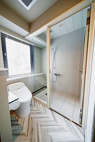 Twin Room with Shower - Non-Smoking