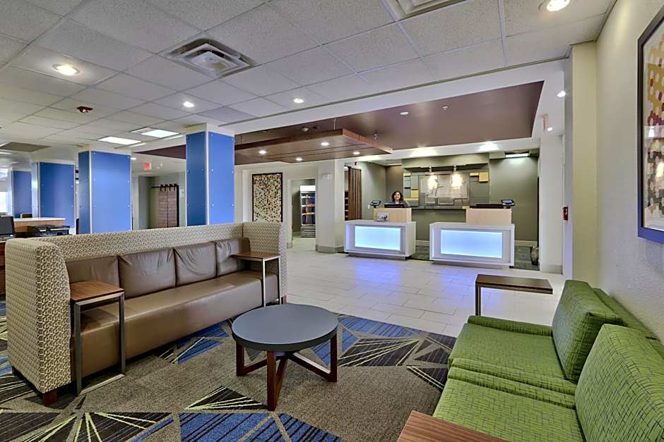 Holiday Inn Express & Suites Portales By IHG