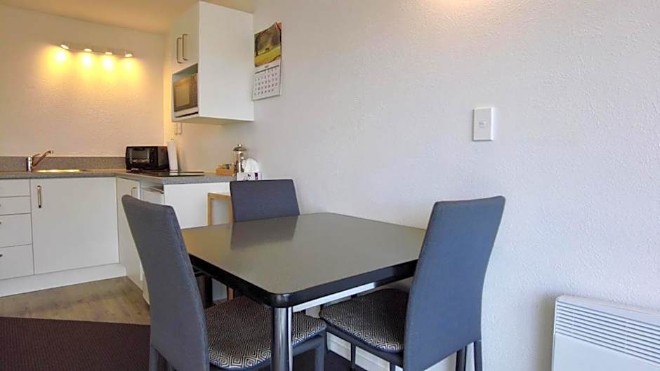 554 Moana Court Motel