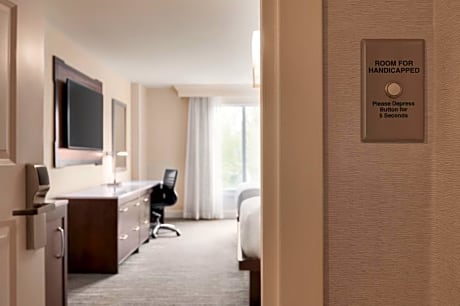 Queen Room with Two Queen Beds - Hearing Access