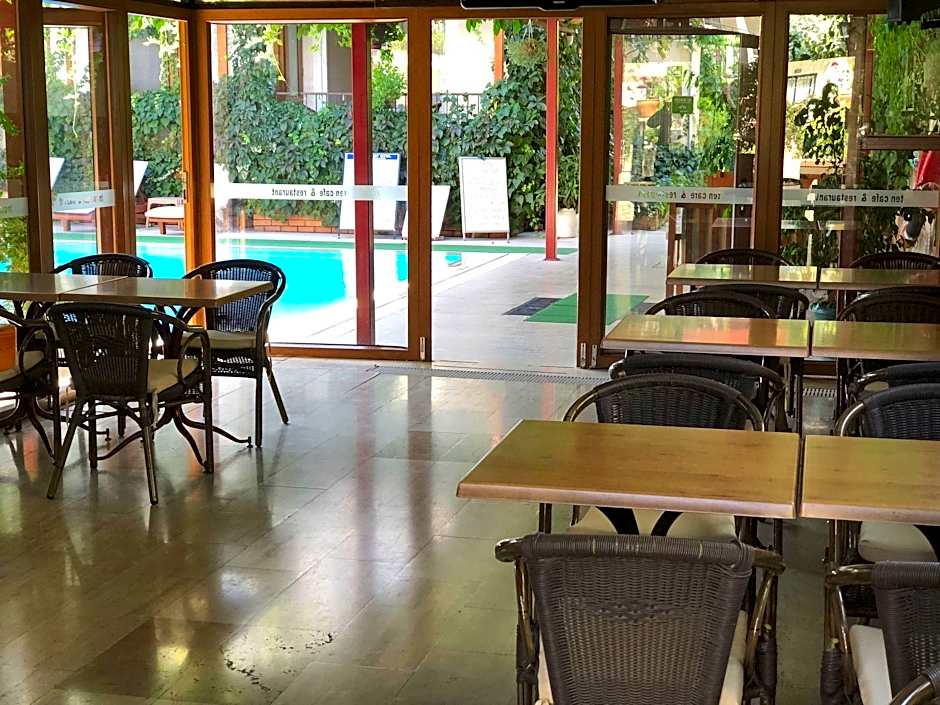 Ten Apart Hotel