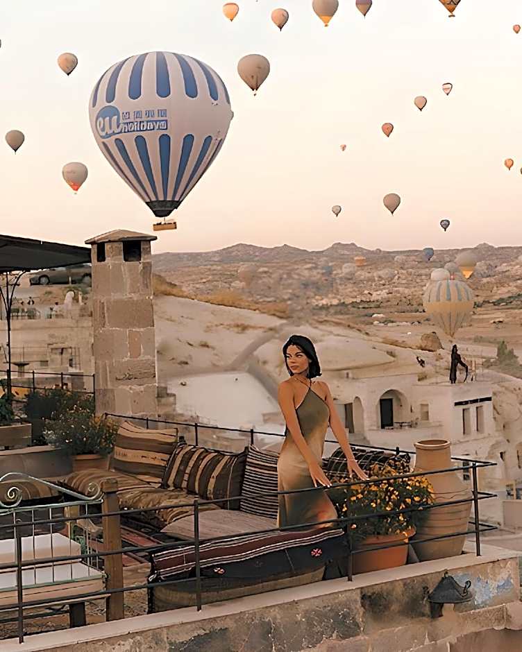 Seki Cave Hotel – Wake Up to Hot Air Balloons