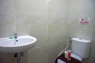 RedDoorz near Araya Family Club House