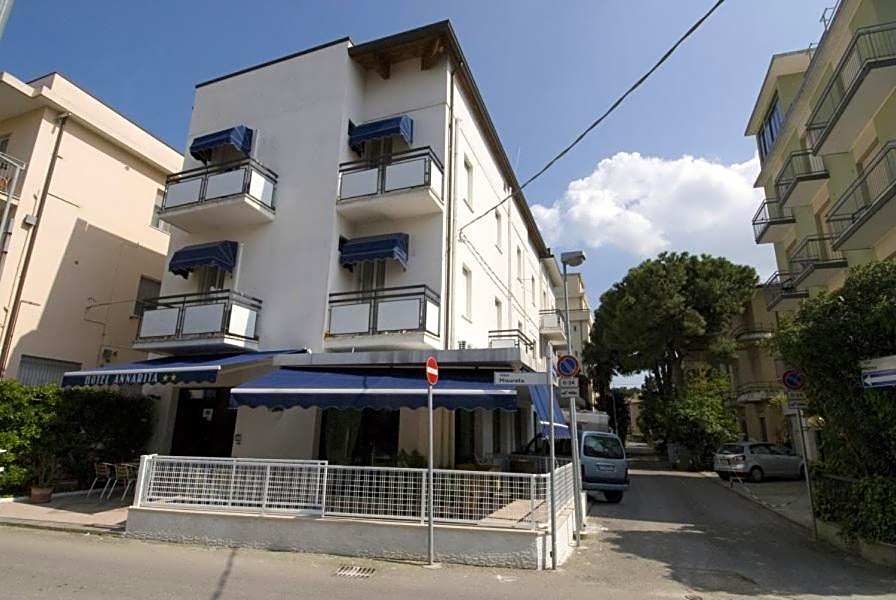 Hotel Annarita-mezza pensione plus- spiaggia inclusa
