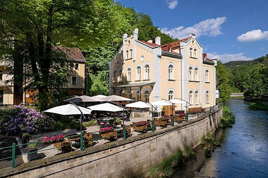 Villa Basileia Riverside